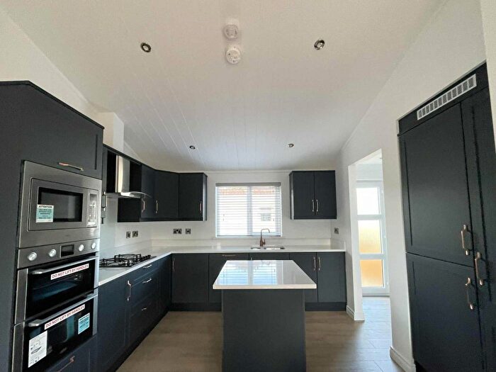 2 Bedroom Mobile/park Home For Sale In Tregatillian Homes Park, Tregatillian, St. Columb, TR9
