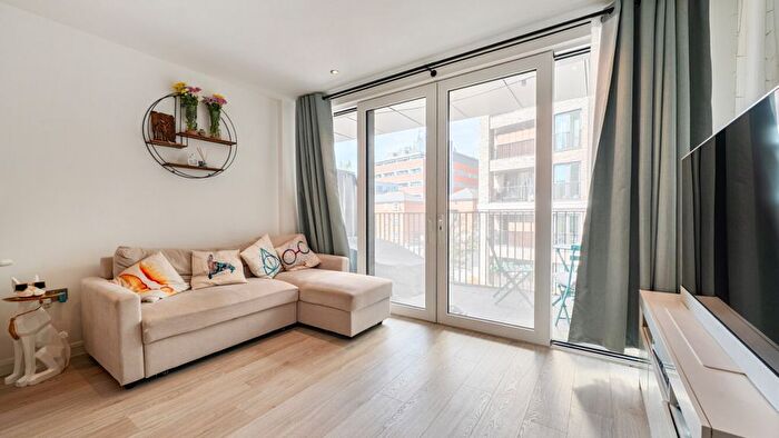 1 Bedroom Flat For Sale In Georgette Apartments, Cendal Crescent, London, E1