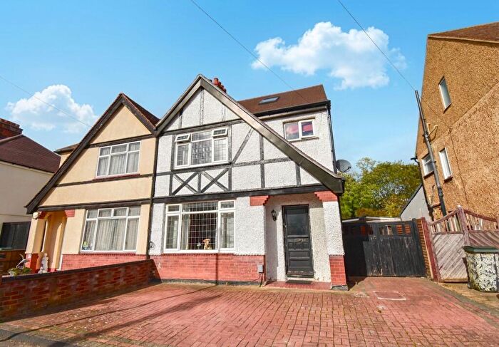 5 Bedroom Semi-Detached House For Sale In Manor Road, Bedford, MK41