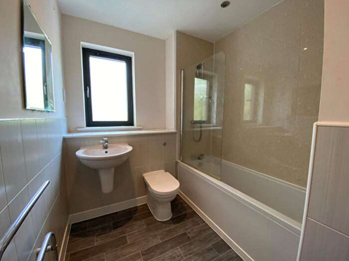 2 Bedroom Flat To Rent In Derby Road, Lenton, Nottingham, NG7