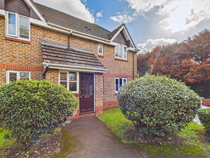 1 Bedroom Flat For Sale In Groves Lea, Mortimer, RG7