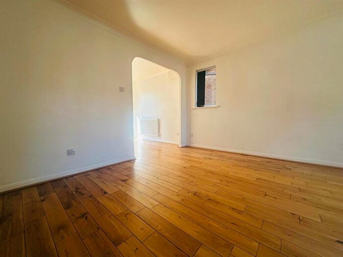 3 Bedroom Semi-Detached House To Rent In Lomond Way, Nuneaton, CV10