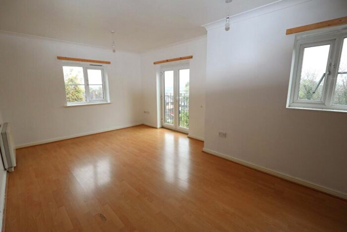 2 Bedroom Flat To Rent In Windermere Avenue, Purfleet, RM19