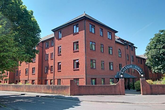 1 Bedroom Property For Sale In Polebarn Road, Trowbridge, BA14