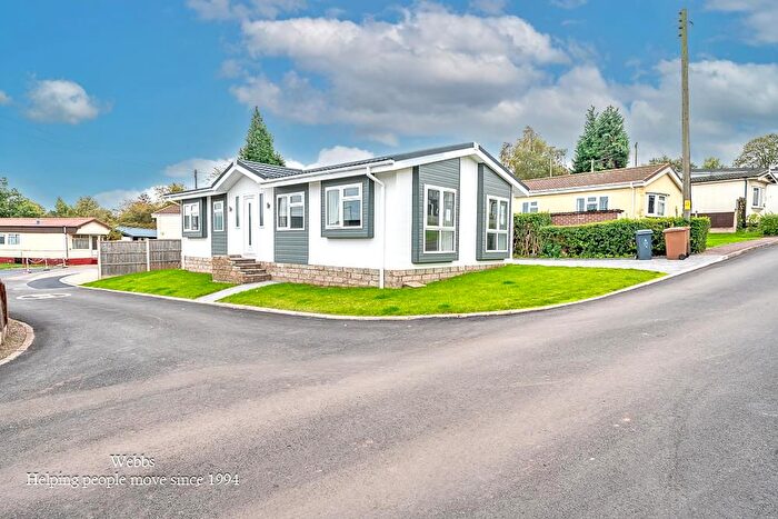 2 Bedroom Mobile/park Home For Sale In Lichfield Road, Brownhills, Walsall, WS8