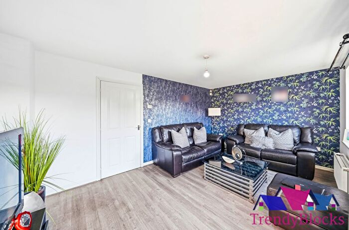 4 Bedroom End Of Terrace House For Sale In Henry Walk, Dartford, DA1