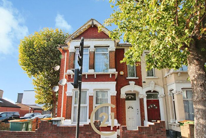 2 Bedroom Flat To Rent In Browning Road, Manor Park, E12