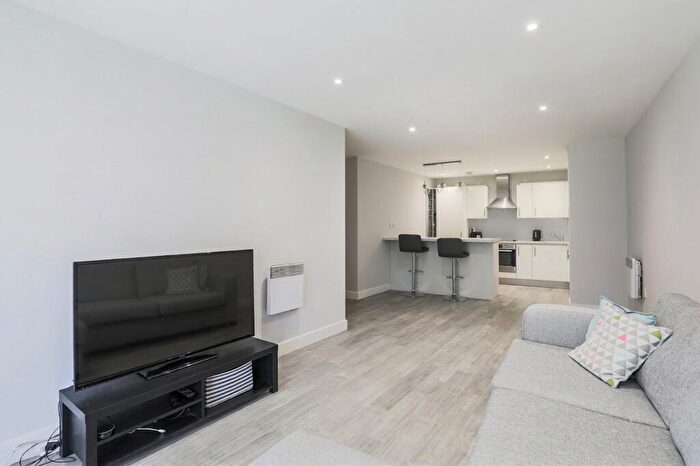 2 Bedroom Apartment To Rent In Meath Crescent, Leamore Court, E2