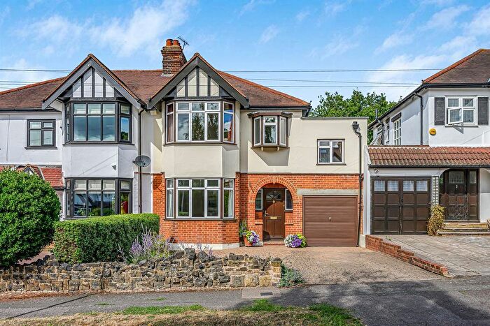 4 Bedroom Semi-Detached House For Sale In Underwood Road, Highams Park, E4