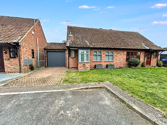 2 Bedroom Semi-Detached House For Sale In Clover Way, Bradwell, NR31