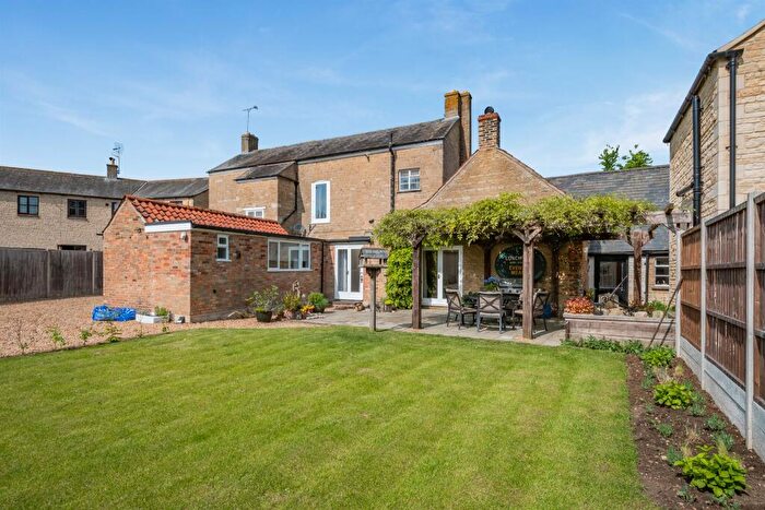 3 Bedroom Character Property For Sale In Peterborough Road, Ailsworth, Peterborough, PE5