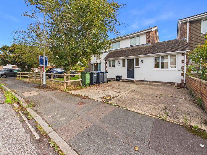 4 Bedroom Semi-Detached House For Sale In Wyvern Avenue, Calne, SN11