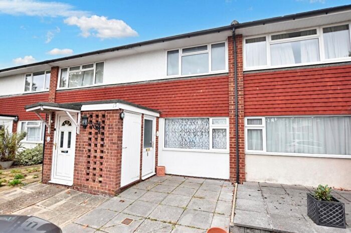 3 Bedroom Maisonette For Sale In Moat Court, Ashtead, KT21