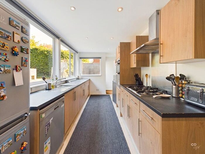 8 Bedroom Semi-Detached House To Rent In Moulsecoomb Way, Master, BN2