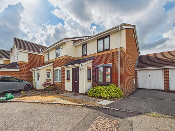 3 Bedroom Semi-Detached House For Sale In Triumph Close, Woodley, RG5