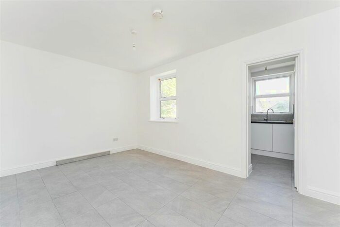 1 Bedroom Flat To Rent In Shirley Gardens, Ealing, W7