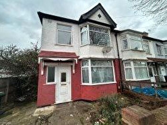3 Bedroom Property For Sale In Woolmer Road, Edmonton, N18