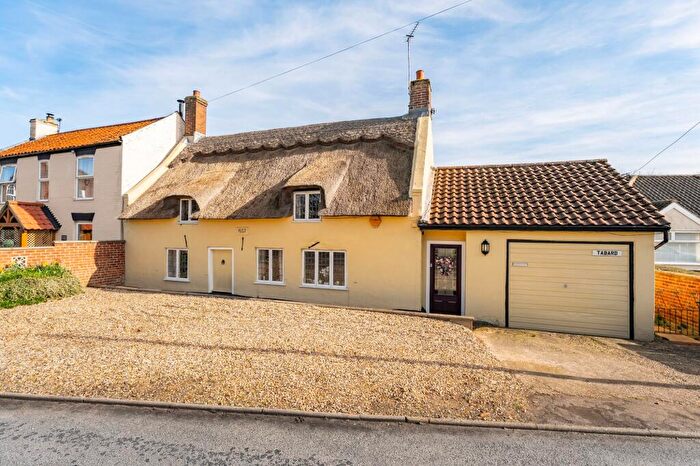2 Bedroom Cottage For Sale In The Street, Catfield, NR29