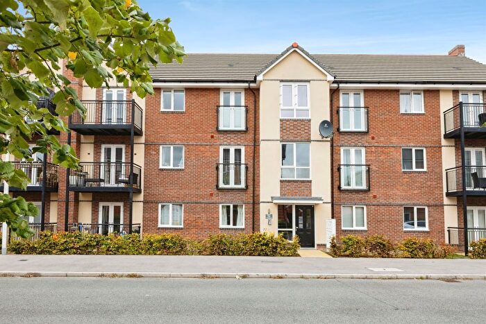 2 Bedroom Flat For Sale In Fullbrook Avenue, Spencers Wood, Reading, RG7