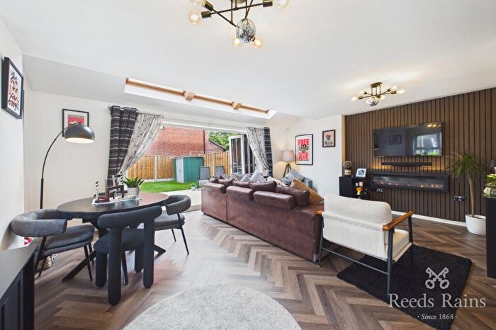 3 Bedroom Maisonette For Sale In Lord Street, Salford, Greater Manchester, M7