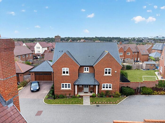 4 Bedroom Detached House For Sale In Honeysuckle Copse, Warfield, RG42