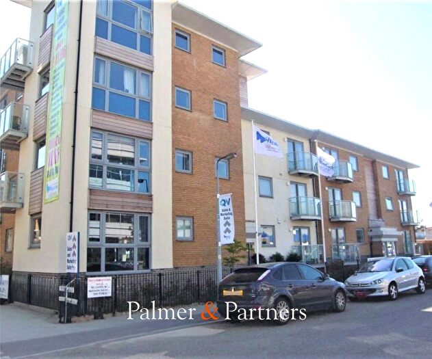 2 Bedroom Apartment For Sale In Hawkins Road, Colchester, Essex, CO2