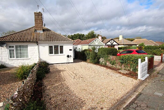 2 Bedroom Bungalow For Sale In Inglenook, Clacton-on-Sea, CO15