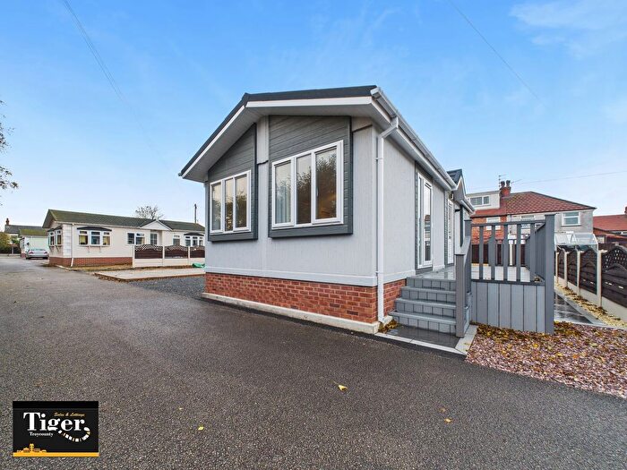 2 Bedroom Mobile/park Home For Sale In Ivy Avenue, Blackpool, FY4