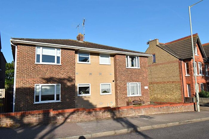 2 Bedroom Flat For Sale In Castle Road, Whitstable, CT5