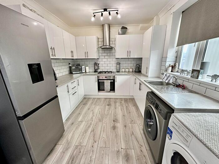 3 Bedroom Semi-Detached House For Sale In Hornsby Road, Armthorpe, Doncaster, DN3