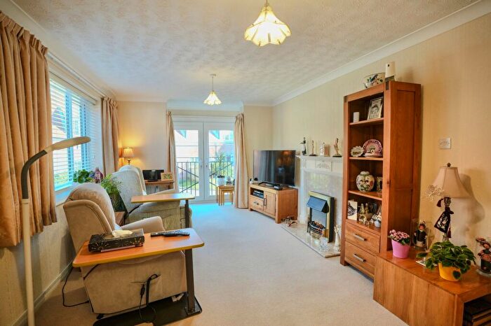 2 Bedroom Apartment For Sale In Ashdown Court, Cromer, NR27