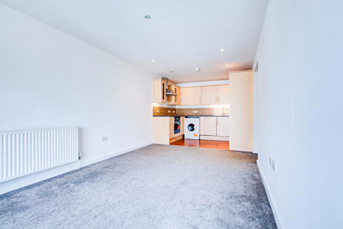 2 Bedroom Flat For Sale In Oak Road North, Benfleet, SS7