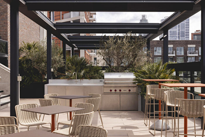 3 Bedroom Flat To Rent In Bloom West, Nine Elms Ln, Nine Elms, London, SW11