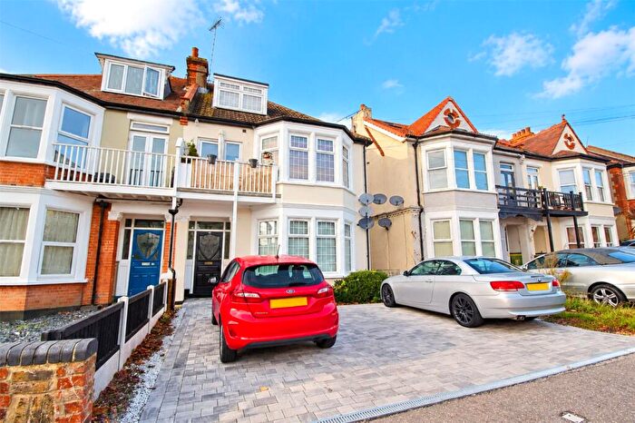 2 Bedroom Apartment To Rent In Whitefriars Crescent, Westcliff-on-Sea, SS0