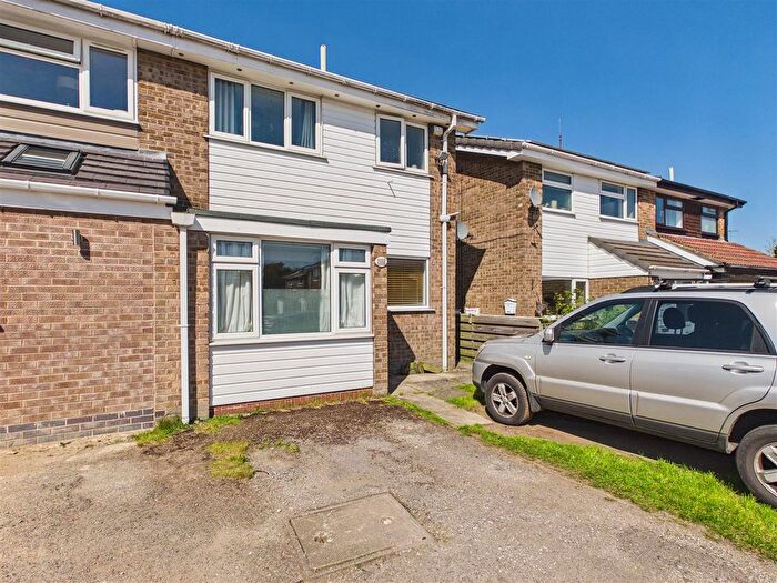 3 Bedroom Semi-Detached House For Sale In Cartmel Close, Dronfield, S18