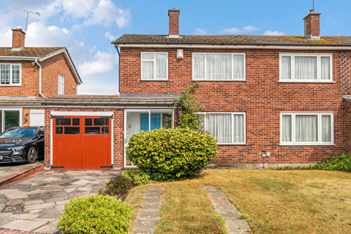 3 Bedroom Semi-Detached House For Sale In Laneside, Chislehurst, BR7