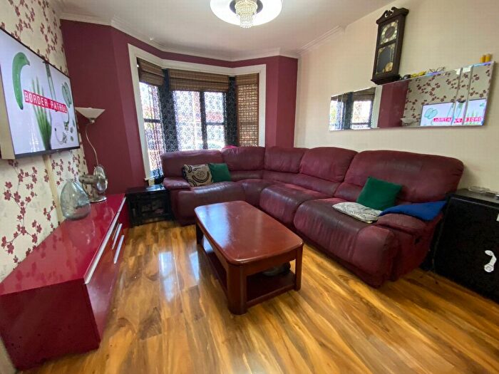 4 Bedroom Terraced House For Sale In Ellison Garden, Southall, London, Middx, UB2