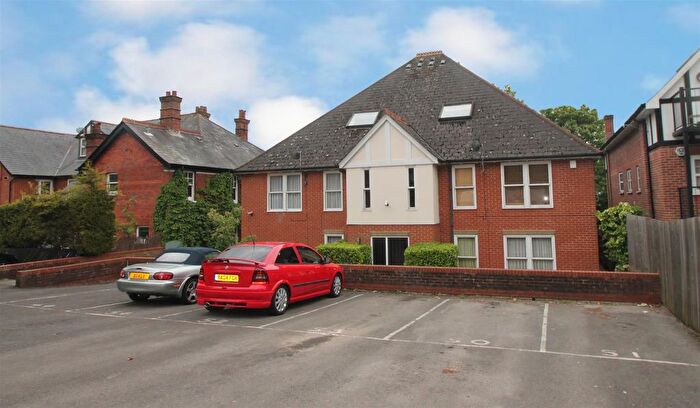 2 Bedroom Flat To Rent In Birches Rise, High Wycombe, HP12