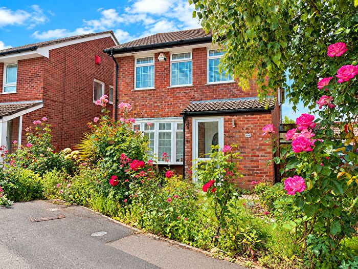 4 Bedroom Link Detached House For Sale In Ludlow Close, Bristol, BS30