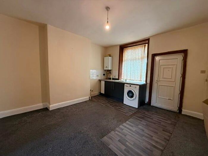 2 Bedroom Flat To Rent In Barden Lane, Burnley, BB10