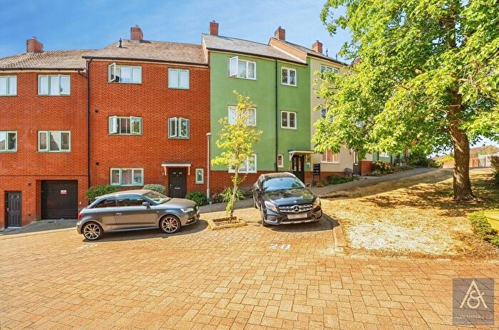 1 Bedroom Flat For Sale In Summerhouse Hill, Buckingham, Buckinghamshire, MK18