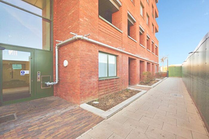 3 Bedroom Property For Sale In Vernal Way, London, N18