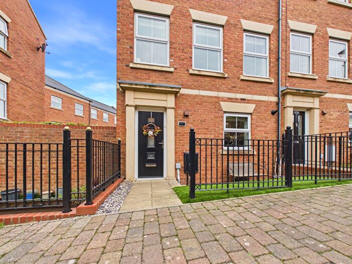 3 Bedroom End Of Terrace House For Sale In North Main Court, South Shields, NE33