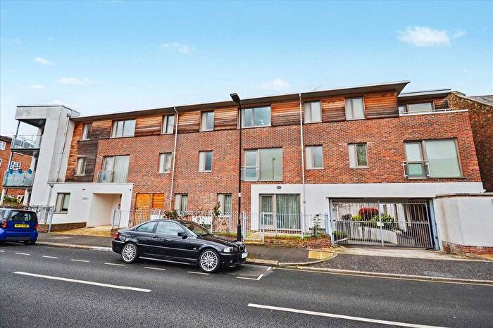 2 Bedroom Flat To Rent In Church Gate Court, Steele Road, Chiswick, W4