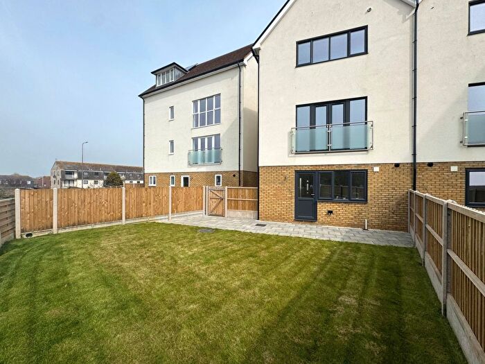 3 Bedroom Semi-Detached House To Rent In Waves Way, St Marys Bay, TN29