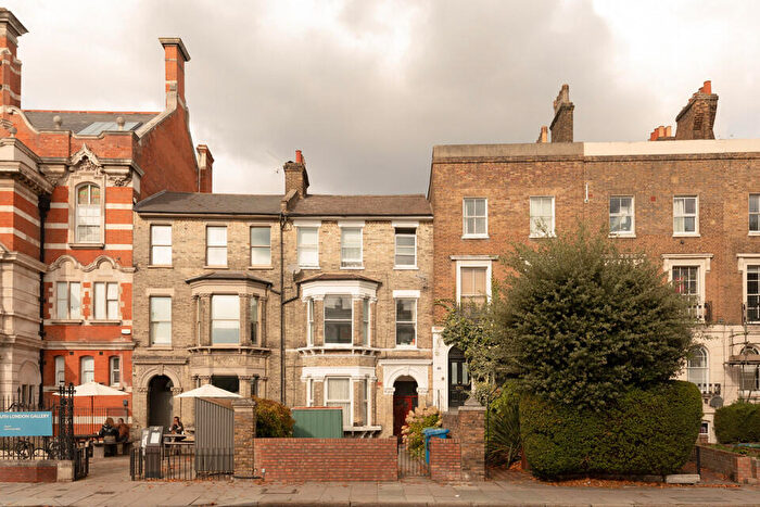 2 Bedroom Flat For Sale In First Floor Flat, Peckham Road, Camberwell, London, SE5