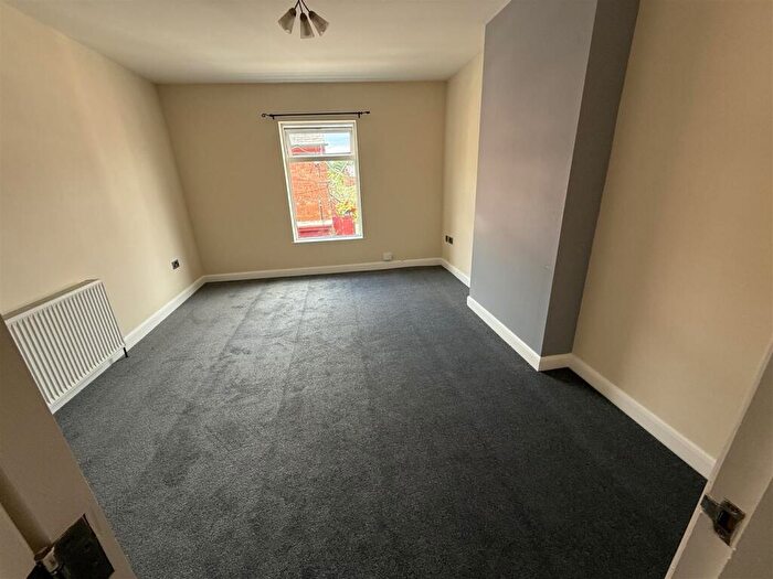 2 Bedroom Flat To Rent In James Street, Kimberley, Nottingham, NG16