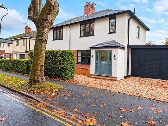 3 Bedroom Semi-Detached House For Sale In Butlin Road, Rugby, CV21