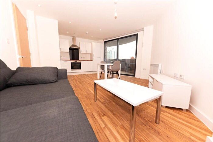 2 Bedroom Flat To Rent In Pomona Strand, Old Trafford, M16