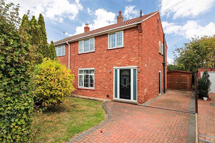 3 Bedroom Semi-Detached House For Sale In Long Reach Road, Cambridge, CB4